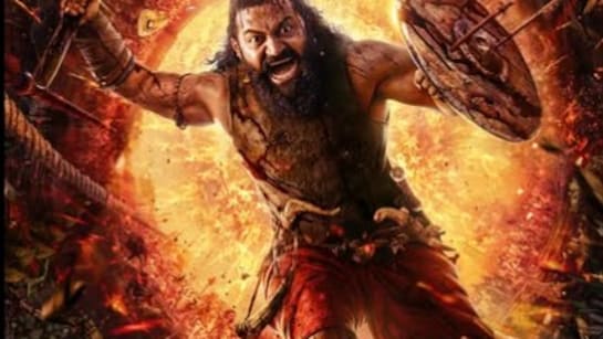 कांतारा मूवी पोस्टर जिसमें पारंपरिक फायर एलिमेंट्स और भारतीय संस्कृति का जादू दर्शाया गया है