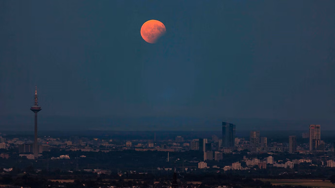 blood-moon-on-holi-103142646-16x9_0