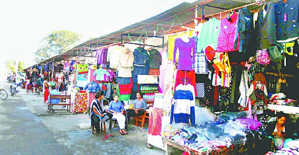 नेपाल जेन-जी आंदोलन से प्रभावित बनबसा बाजार का सुनसान दृश्य