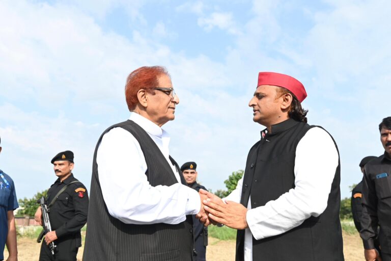 Rampur: Akhilesh Yadav Meets Azam Khan
