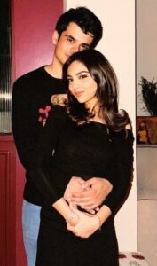 प्रियंका गांधी के बेटे रेहान वाड्रा की सगाई, 7 साल की गर्लफ्रेंड अवीवा बेग से जल्द होगी शादी?30_December_25
